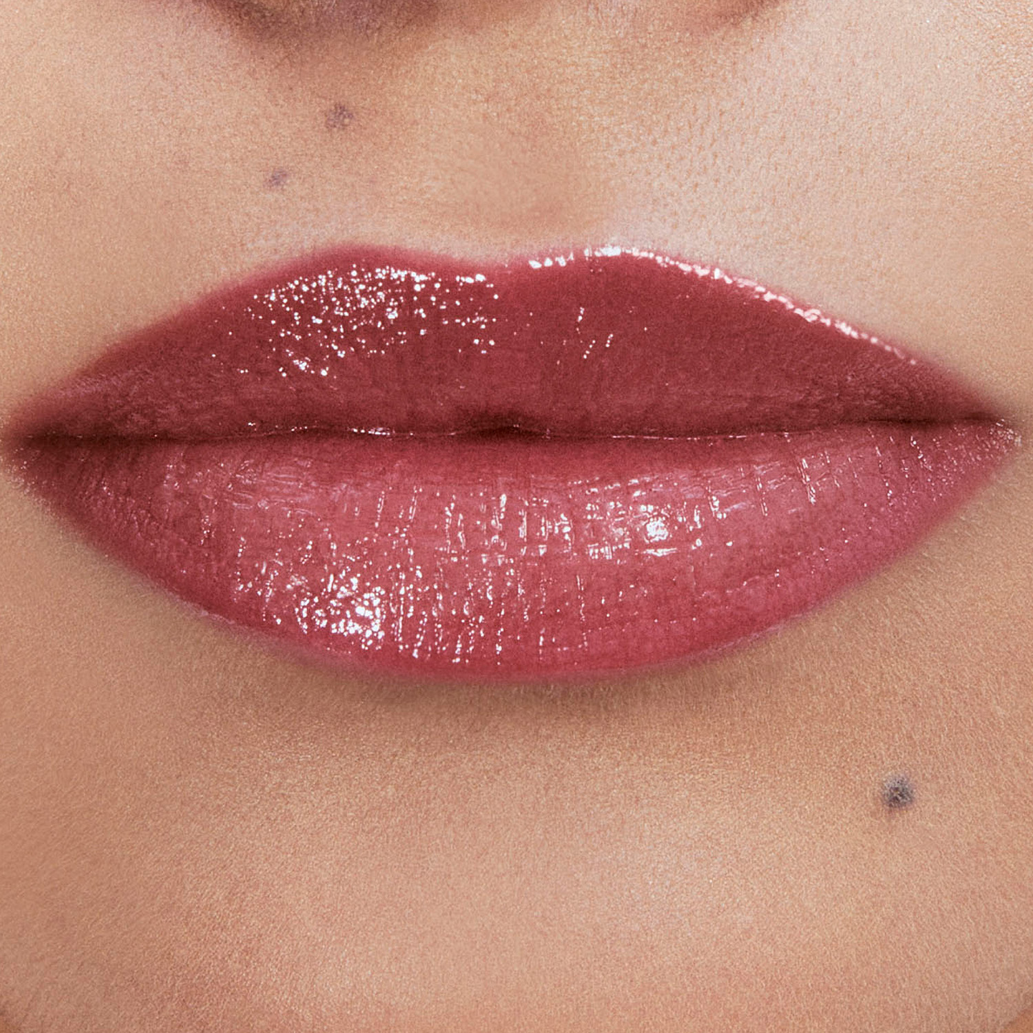 LOVESHINE EL NUEVO LABIAL DE ALTO BRILLO (LABIAL EN BARRA CON EFECTO BRILLOSO)